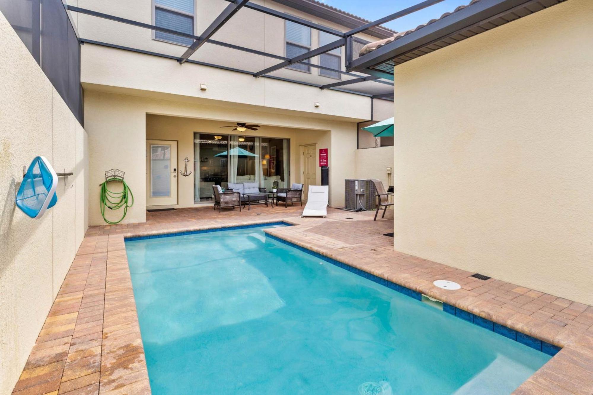 Townhome With Private Pool, Bbq & Free Waterpark Holiday home